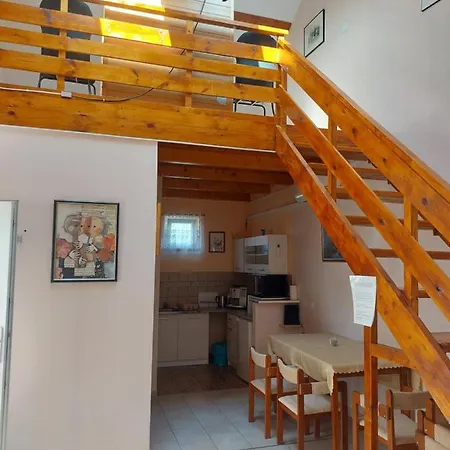 Yvette Apartmanhaz * Cserkeszőlő