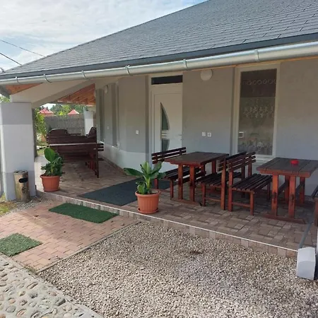 Yvette Apartmanhaz Hotel Cserkeszőlő