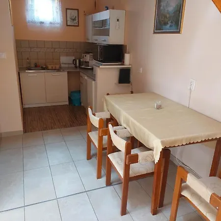 Yvette Apartmanhaz Hotel *