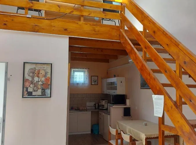 Yvette Apartmanhaz * Cserkeszőlő