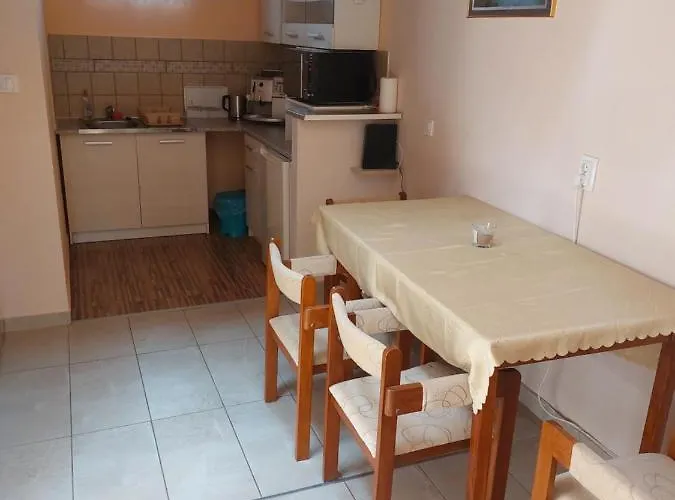 Yvette Apartmanhaz ホテル *