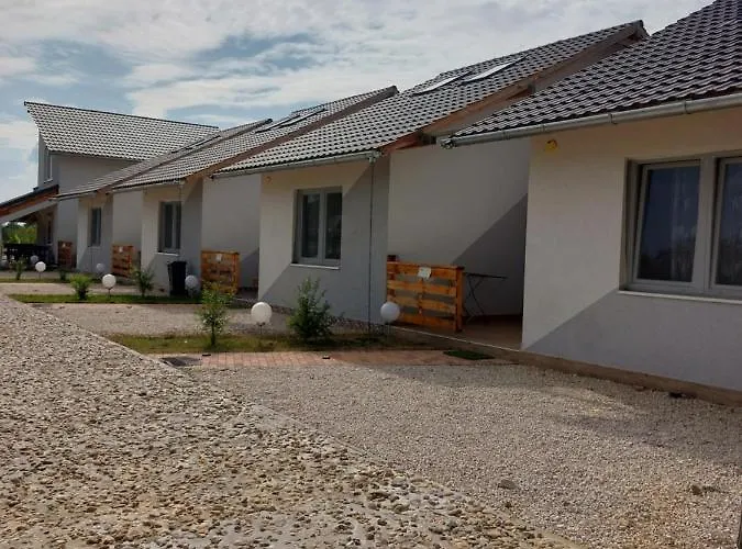 Yvette Apartmanhaz ホテル Cserkeszőlő